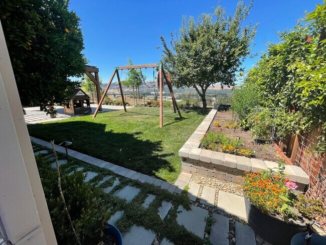 Building Photo - $6,950 - Canyon Lakes Luxury 4BR – Designer Upgrades, Wine Bar & Best Views in San Ramon