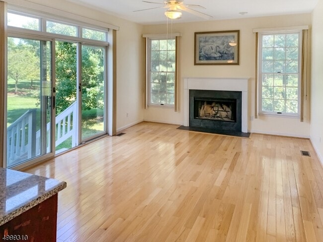 Building Photo - 9 Colonial Ct