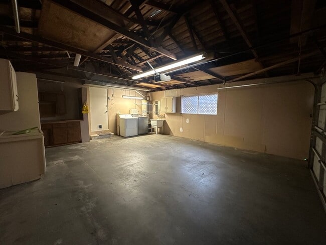 Building Photo - SW Visalia home available soon