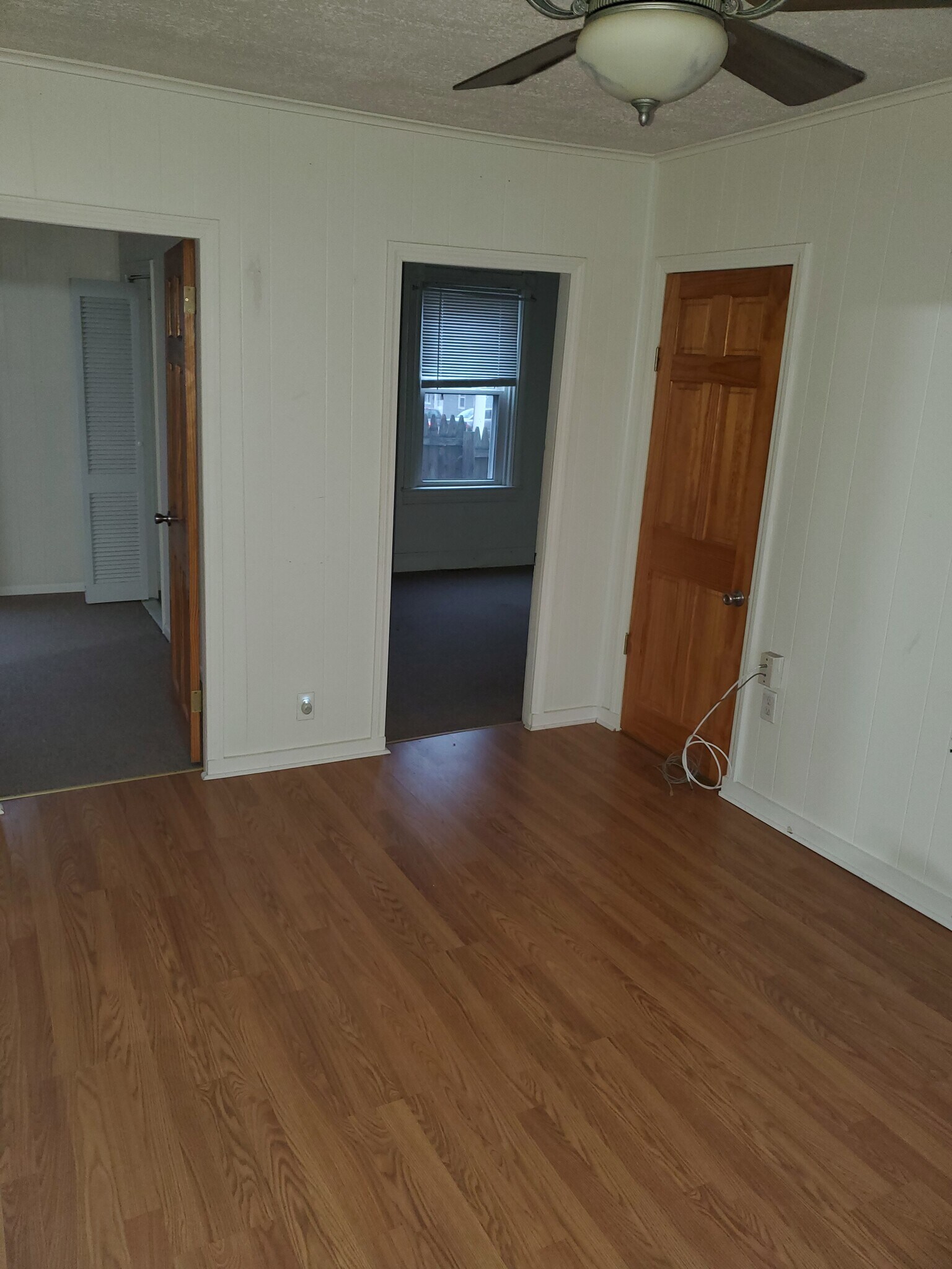 APT 1 HALL SPACE - 22 Vincent Ave
