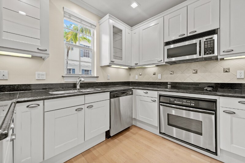 Building Photo - 308 W Mallory Cir