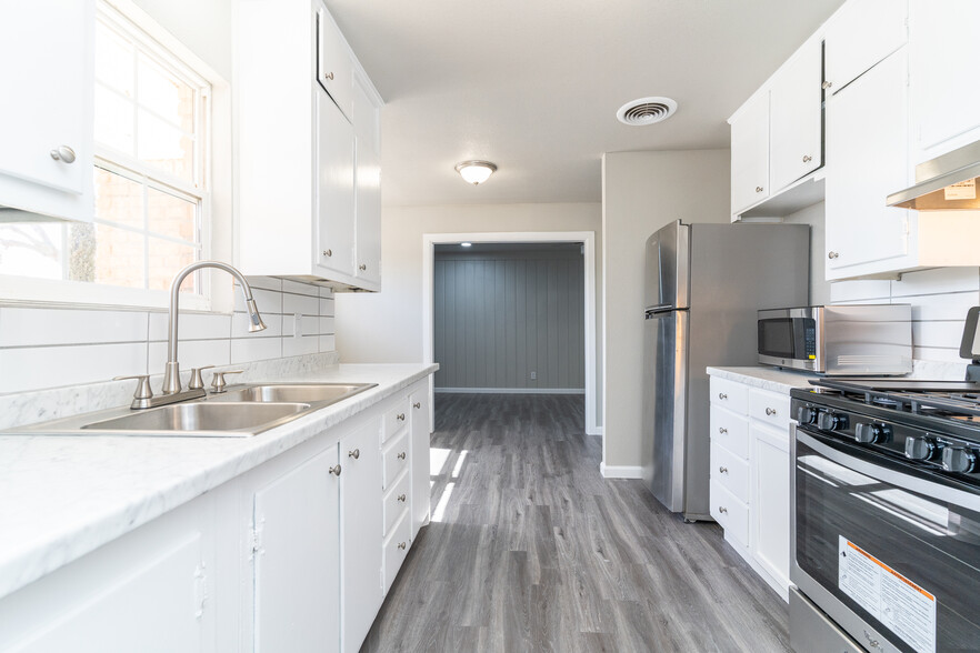 Kitchen - 4220 Wayside Ave