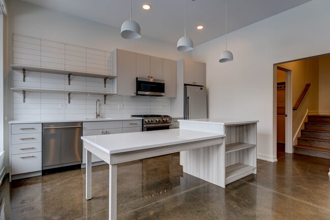 Building Photo - 1131 W Winona St