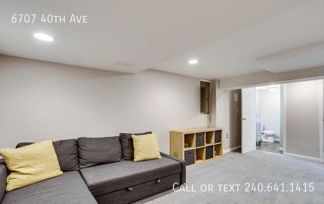 Building Photo - 6707 40th Ave