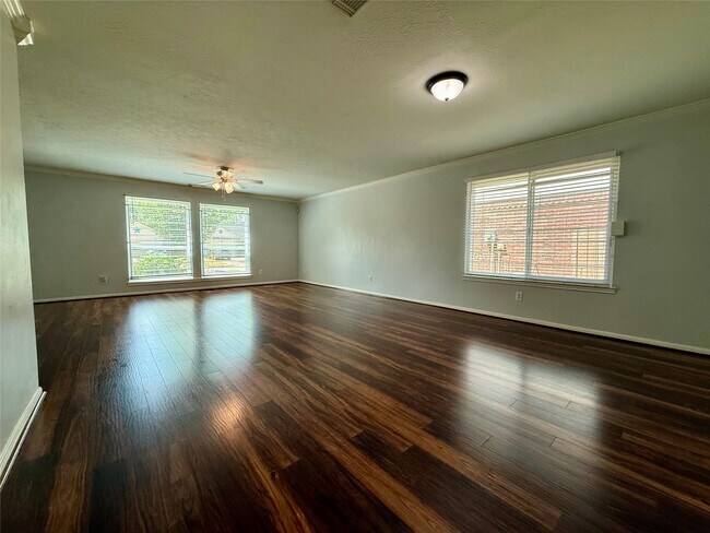 Building Photo - 6931 Echo Pines Dr