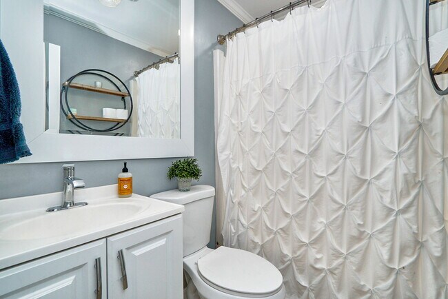 Building Photo - 3434 Castlebury Dr