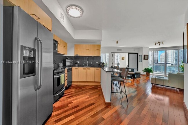 Building Photo - 350 S Miami Ave