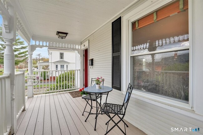 Building Photo - 36 School St