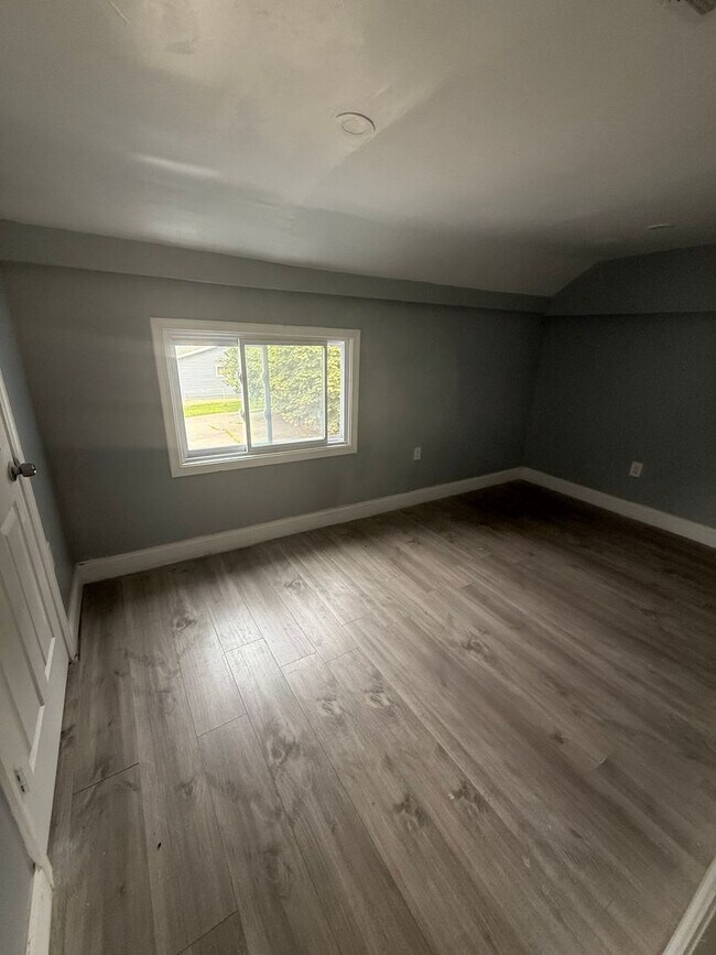 Building Photo - 171-173  Dundaff Street