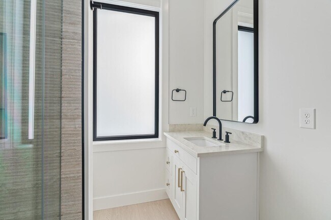 Building Photo - 7826 S Northshore Dr