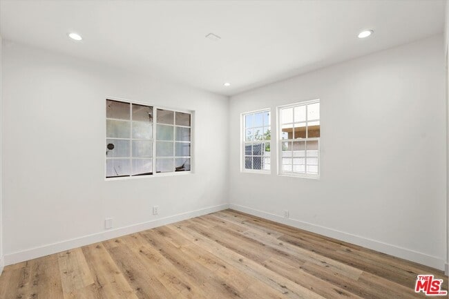 Building Photo - 3748 Veteran Ave