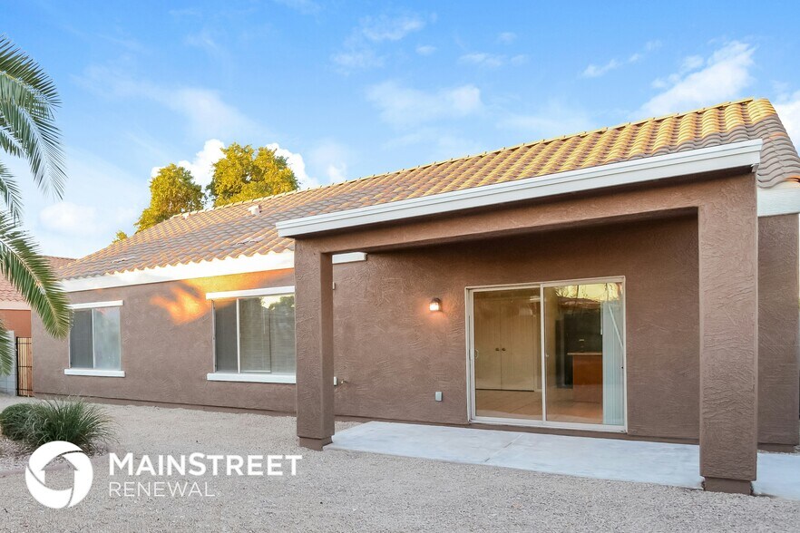 Building Photo - 13289 N Primrose St