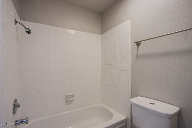 Building Photo - 3749 Carlyle Dr