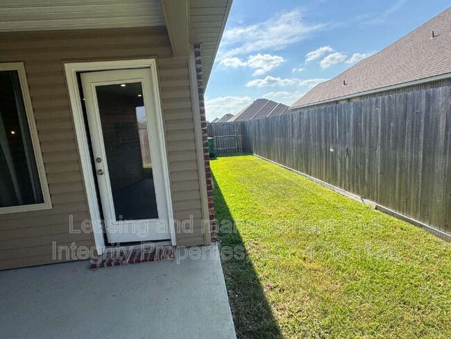 Building Photo - 113 S Lakepointe Dr