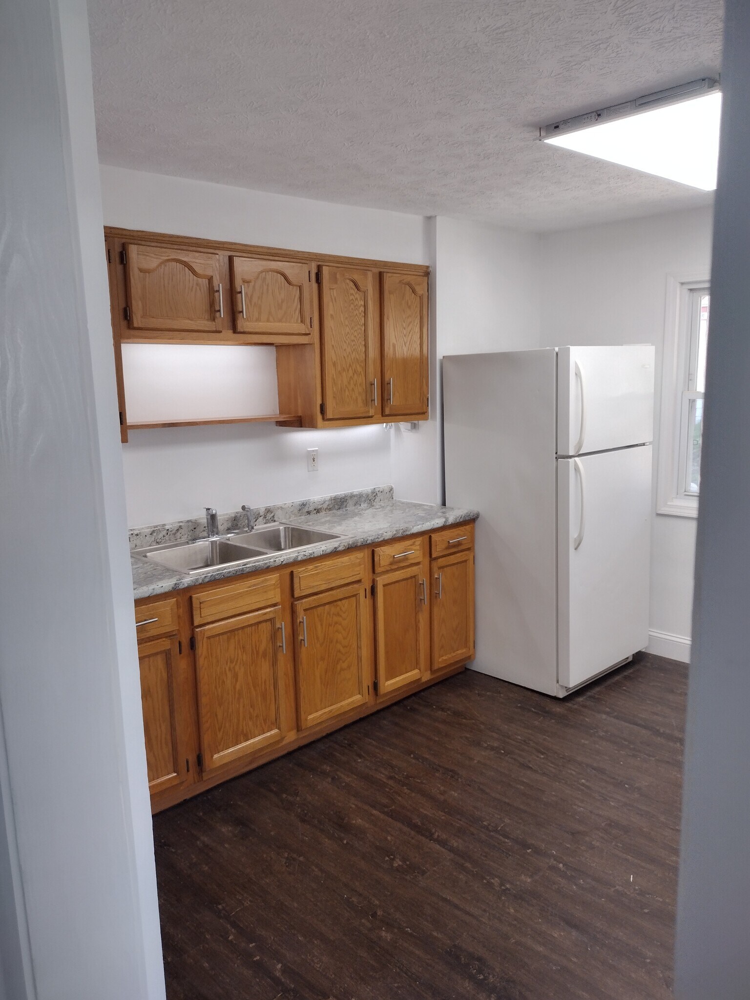 Building Photo - 337 W South St