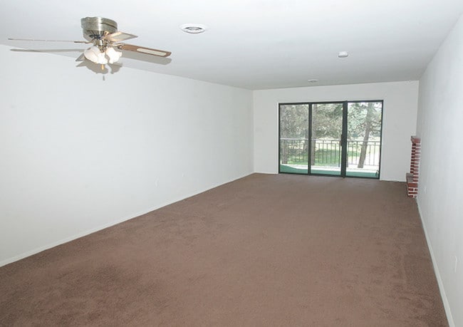 Building Photo - Country Club Apartments