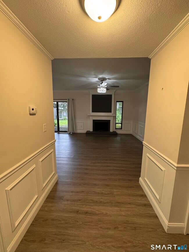 Building Photo - 41 Crocus Ln