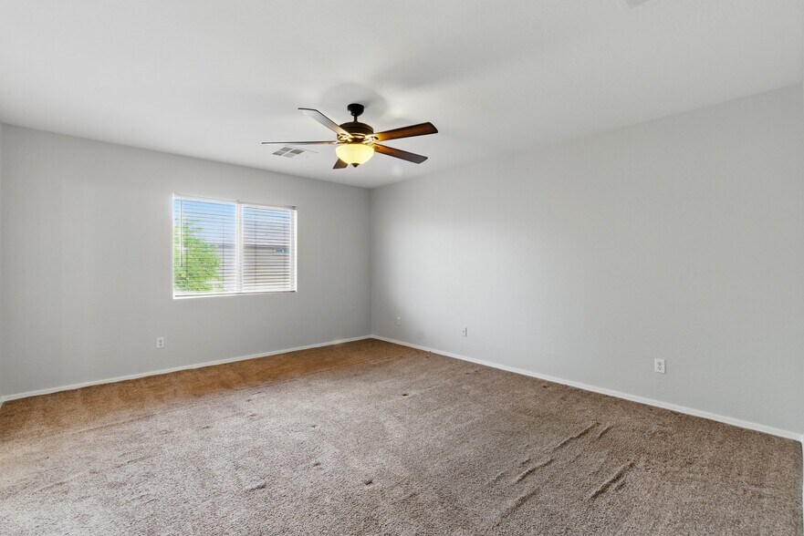 Building Photo - 11546 W Schleifer Dr