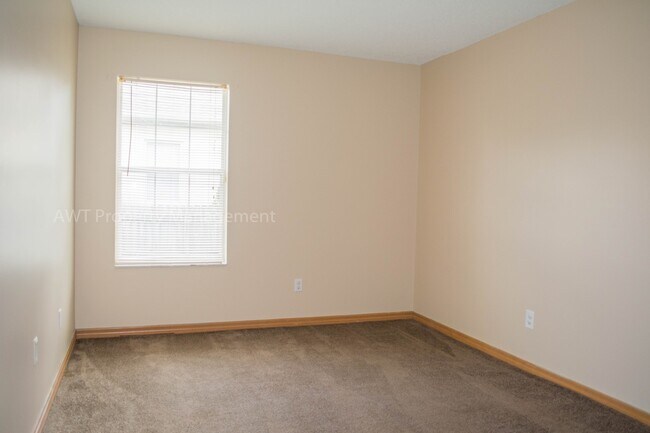 Building Photo - 14 Wood Amber Ln