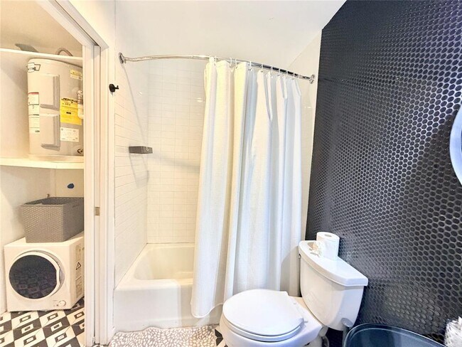 Building Photo - 201 Academy Dr