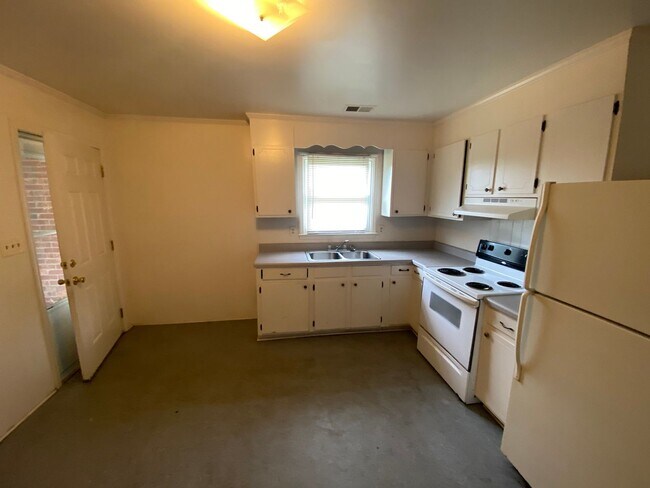 Building Photo - 208 Rosemont Dr