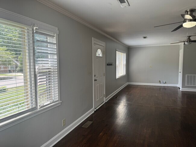 Building Photo - 5532 Kendall Dr