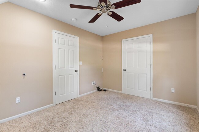 Building Photo - 400 N Village Cir