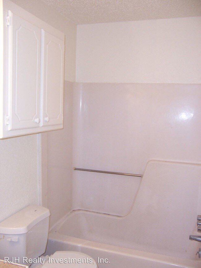 Building Photo - 1311 Glen Oaks Ct