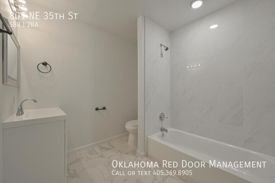 Building Photo - 801 NE 35th St