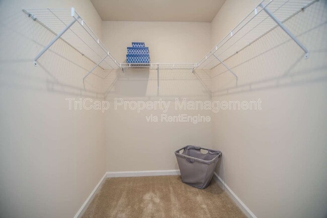 Building Photo - 335 White Oak Ridge Dr