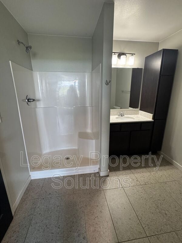 Building Photo - 202 E Greenfield Ln