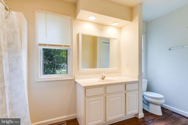 Building Photo - 37487 Burton Ct