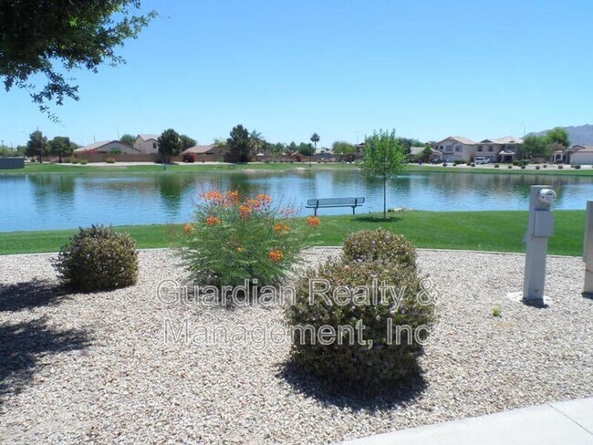 Building Photo - 4321 E Augusta Ave