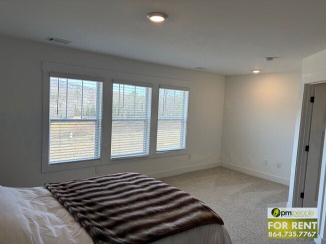 Building Photo - 3/2.5 Townhome in Excellent Greenville/Travelers Rest Location!