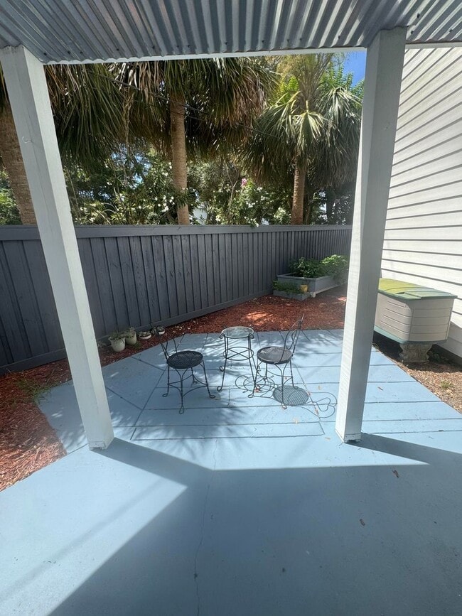 Building Photo - 6545 N Lagoon Dr