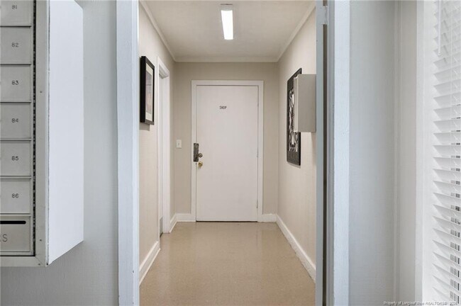 Building Photo - 5866 Century Oaks Dr