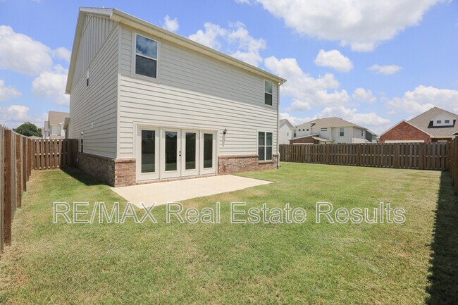 Building Photo - 2011 Wildflower Dr