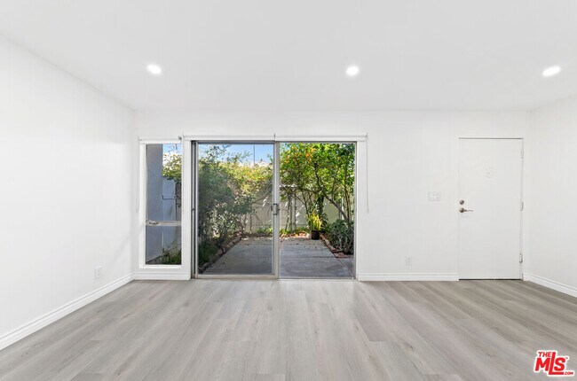 Building Photo - 825 16th St