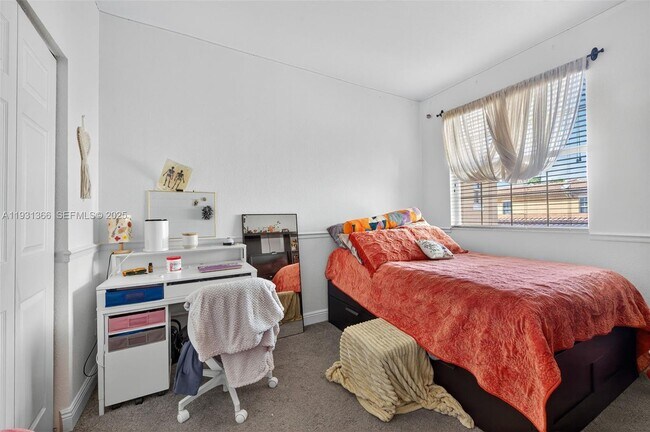 Building Photo - 14615 SW 14th St