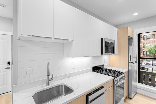 Building Photo - 1651 W Jonquil Terrace