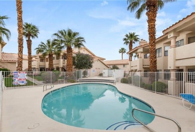 Building Photo - LIMITED TIME ONLY!! TAKE POSSESSION BY JUNE 1ST & RECEIVE ONE MONTH FREE RENT!! In this comfortab...