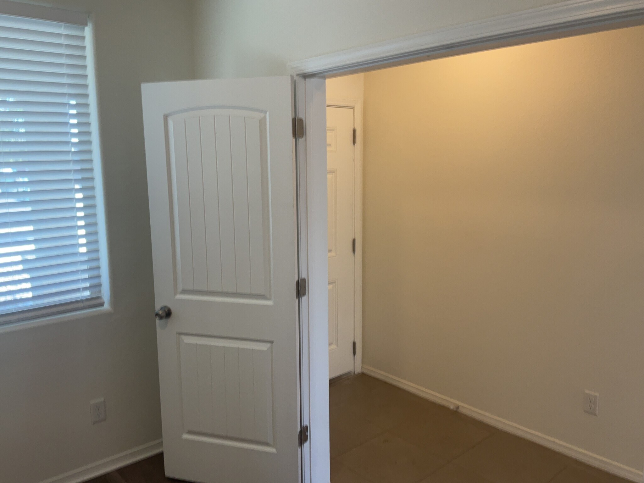 Building Photo - 904 Crown Ct NE