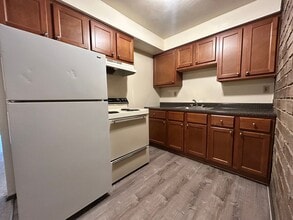 Building Photo - 602 Kellywood Manor