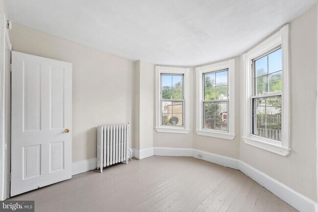 Building Photo - 511 S Harrison St