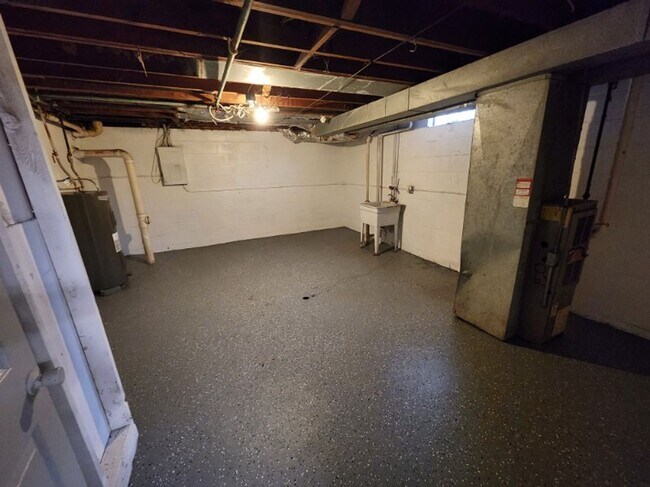 Building Photo - 6448-6450 N 106th St