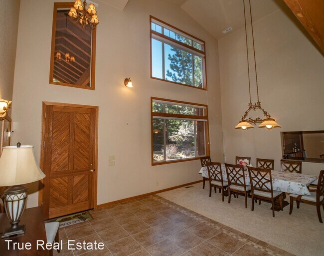 Building Photo - 4 br, 3.5 bath House - 243 E Jeffrey Pine Rd