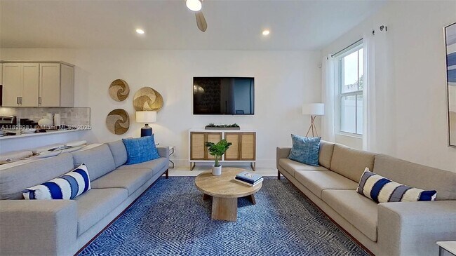Building Photo - 163 SW 171st Ave