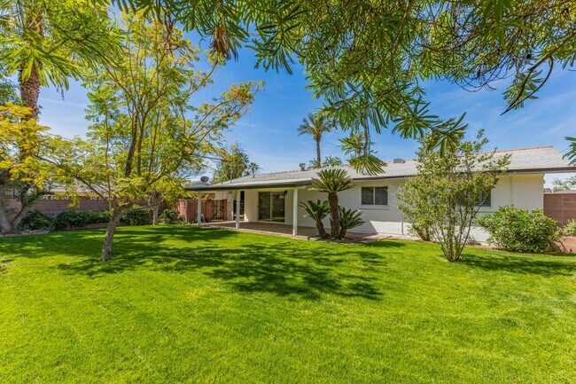 Building Photo - 6631 N 12th Pl