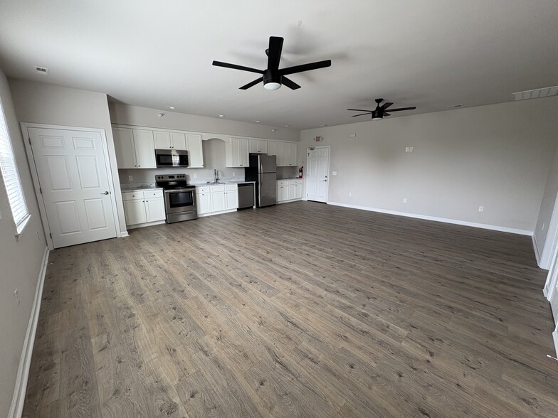 Building Photo - 107 Screven St