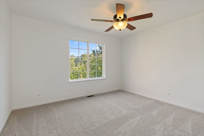 Building Photo - 71 Monarch Dr